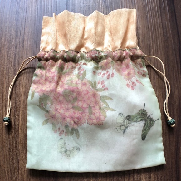 Silky drawstring pouch - Picture 2 of 3